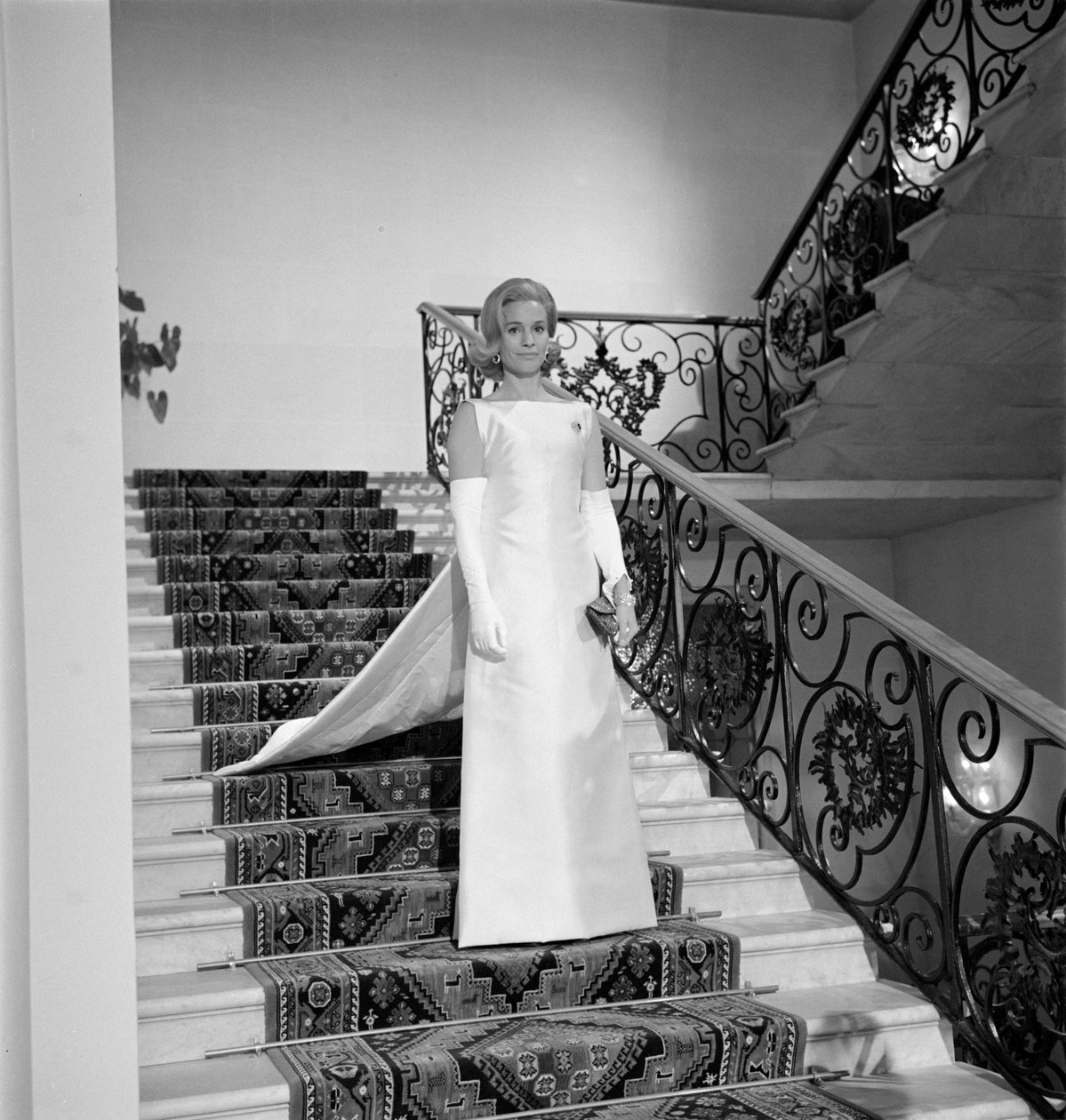 AKTORKA INGRID THULIN NA PLANIE FILMU „” AGOSTYNO „” W REŻYSERIE MAURO BOLOGNINIEGO W WENECJI - 1962 autorstwa Unbekannt