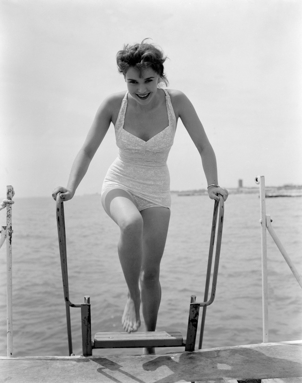 AKTORKA TANIA WEBER NA PLAŻY LIDO W WENECJI - 1952 autorstwa Unbekannt