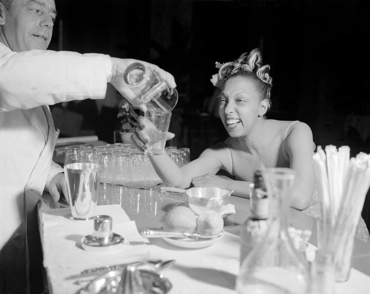 PIOSENKARKA I TANCERZ POPOWA JOSEPHINE BAKER NA MIĘDZYNARODOWYM FESTIWALU FILMOWYM W WENECJI LIDO - 1948 autorstwa Unbekannt
