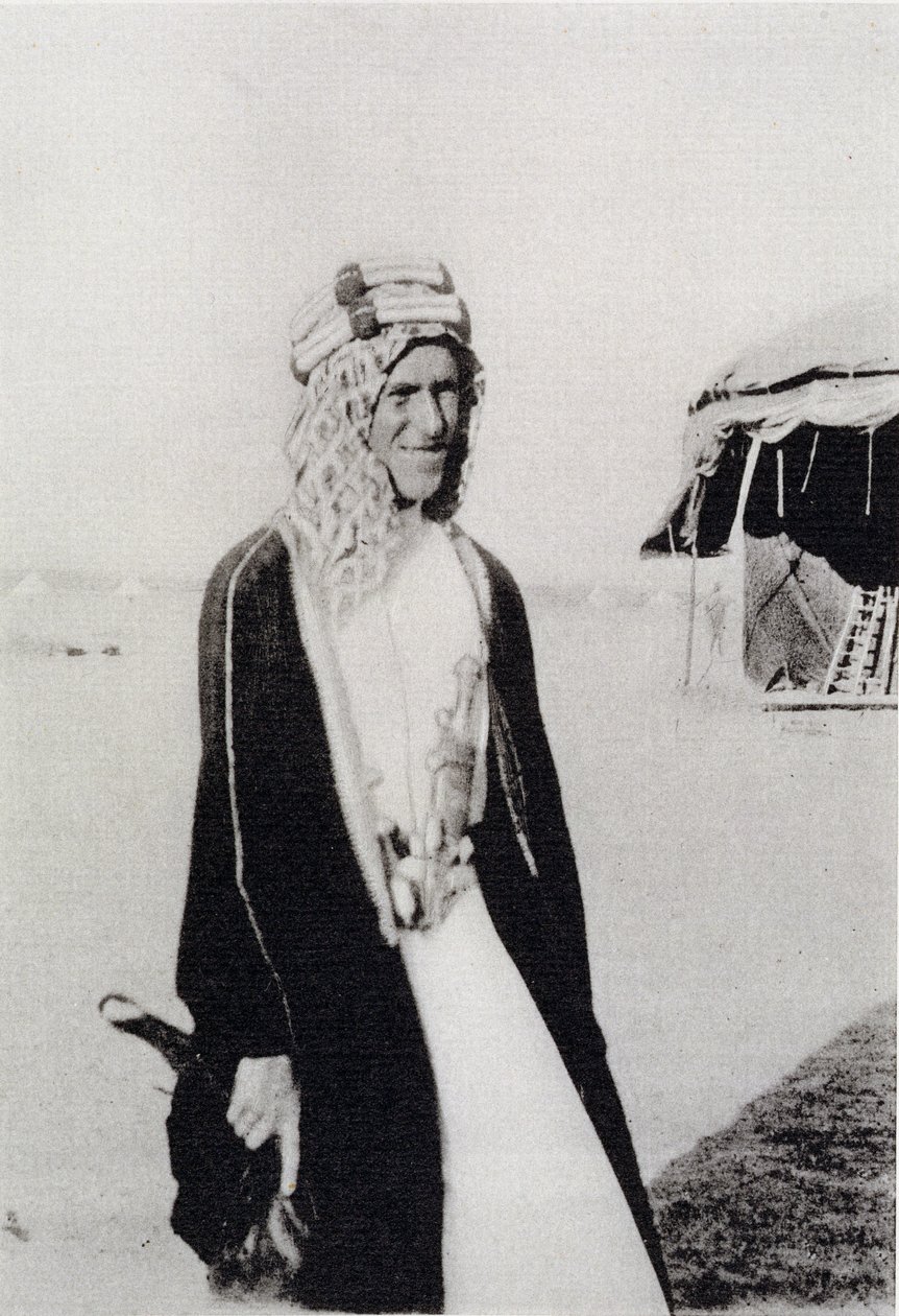 T. E. Lawrence w stroju arabskim (zdjęcie czarno-białe) autorstwa Unbekannt