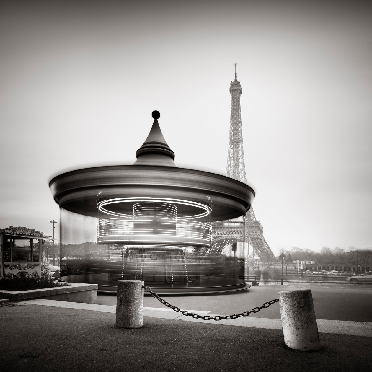 Tour Eiffel - Studium 2, Paryż, Francja, 2013 (zdjęcie czarno-białe) autorstwa Leopold Blonder