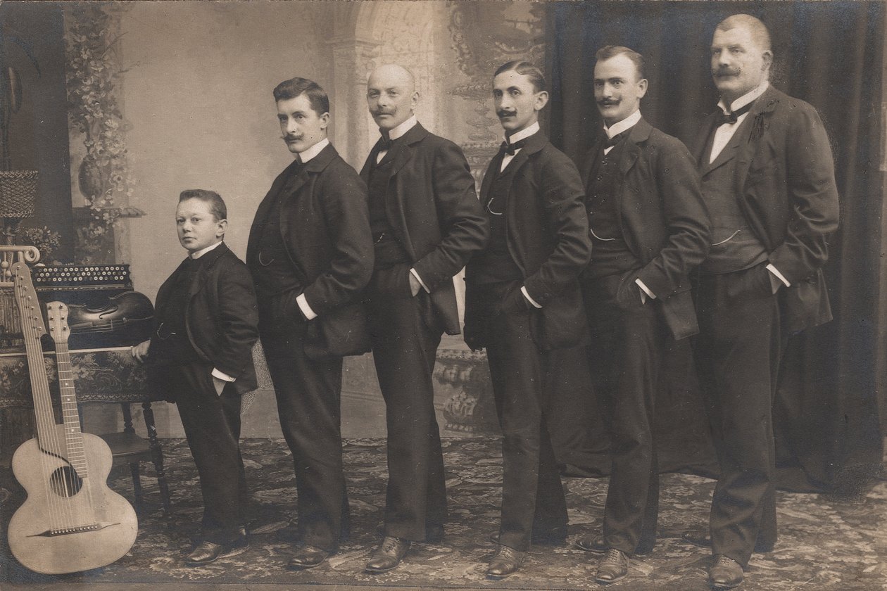 Niezidentyfikowany Schrammel Sextett, ok. 1910 r. (zdjęcie czarno-białe) autorstwa Unbekannter Künstler