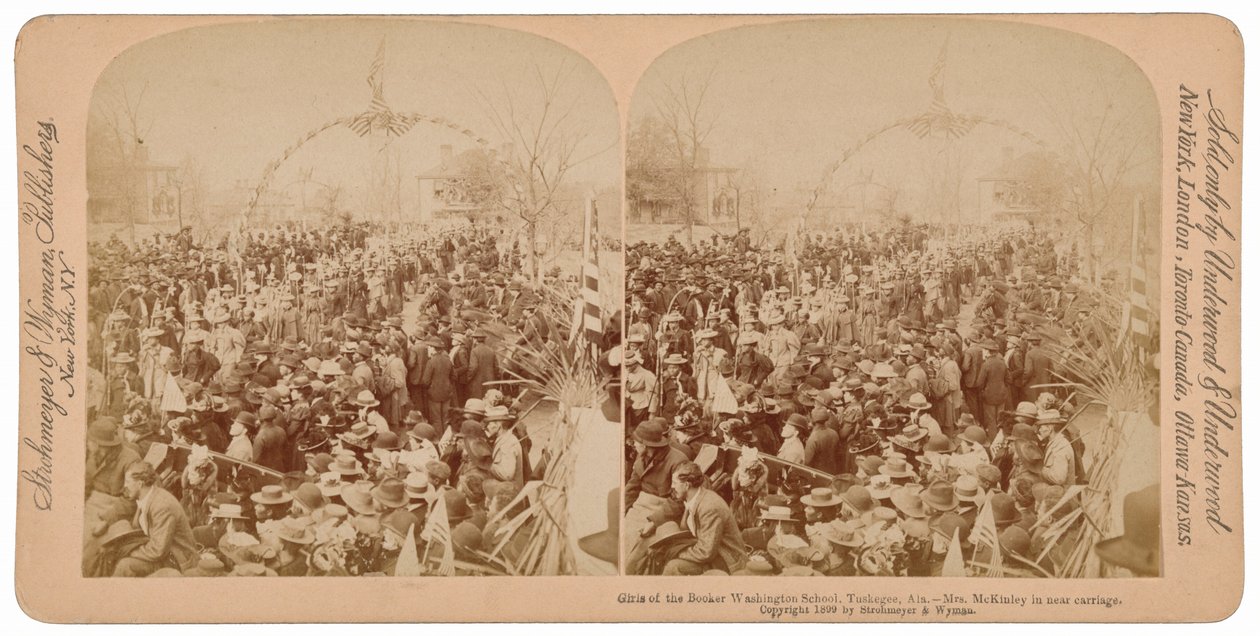 "Dziewczęta ze szkoły Bookera T. Washingtona, Tuskegee, Alabama, pani McKinley w powozie", 1899 (zdjęcie) autorstwa Underwood & Underwood