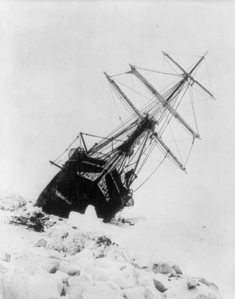 Cesarska Wyprawa Transantarktyczna: Endurance utknął w zatorze lodowym, ok. 1914-17 (zdjęcie) autorstwa Underwood & Underwood