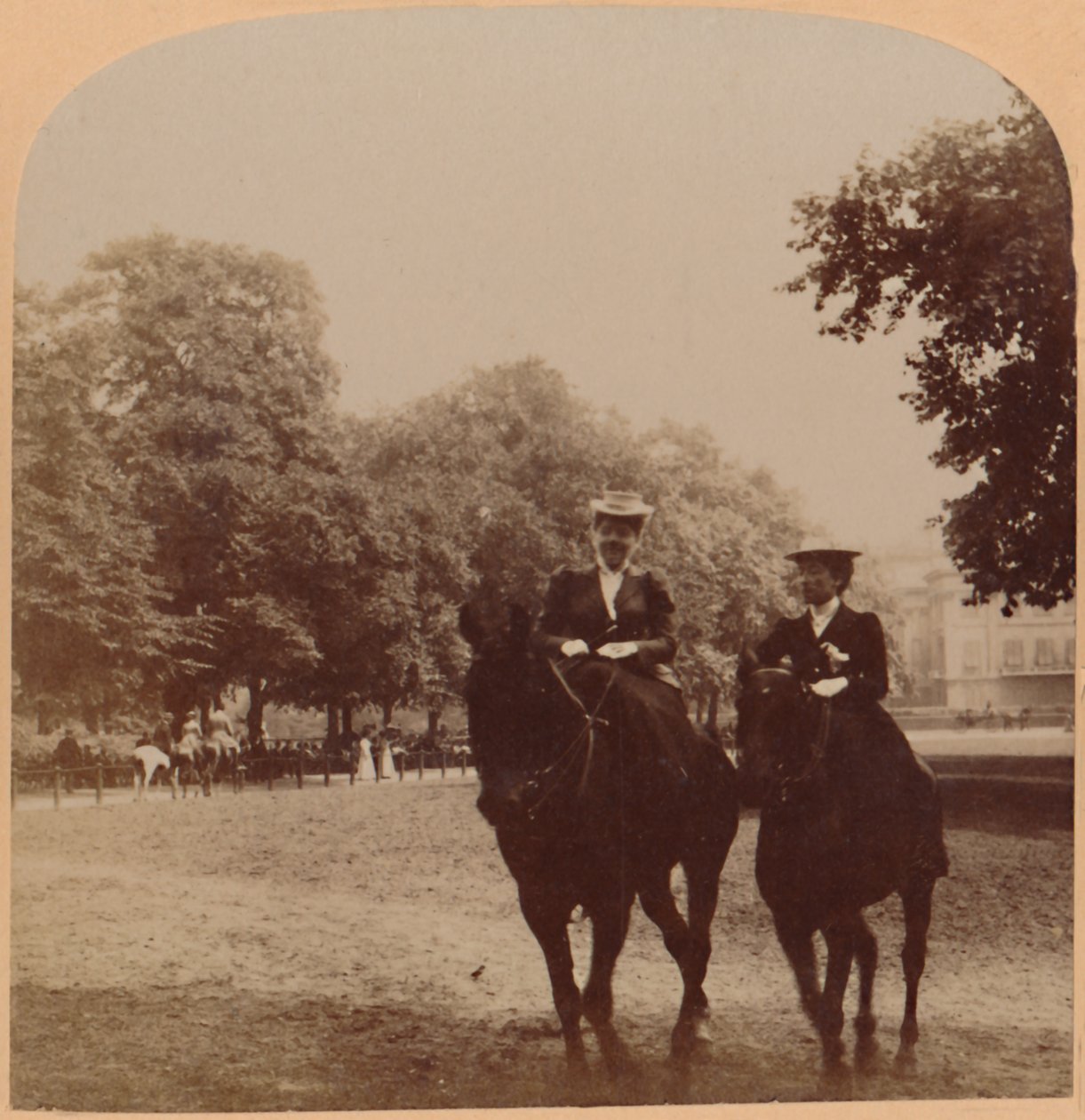Przejażdżka wczesnym rankiem, Rotten Row, Hyde Park, Londyn, Anglia, 1896. autorstwa Underwood and Underwood