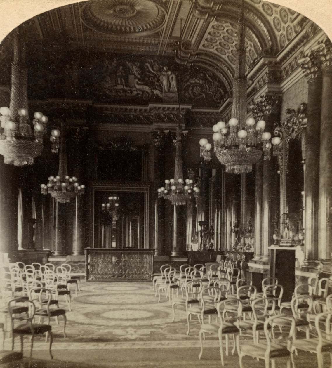 Sala balowa, Pałac Buckingham, Londyn. autorstwa Underwood and Underwood