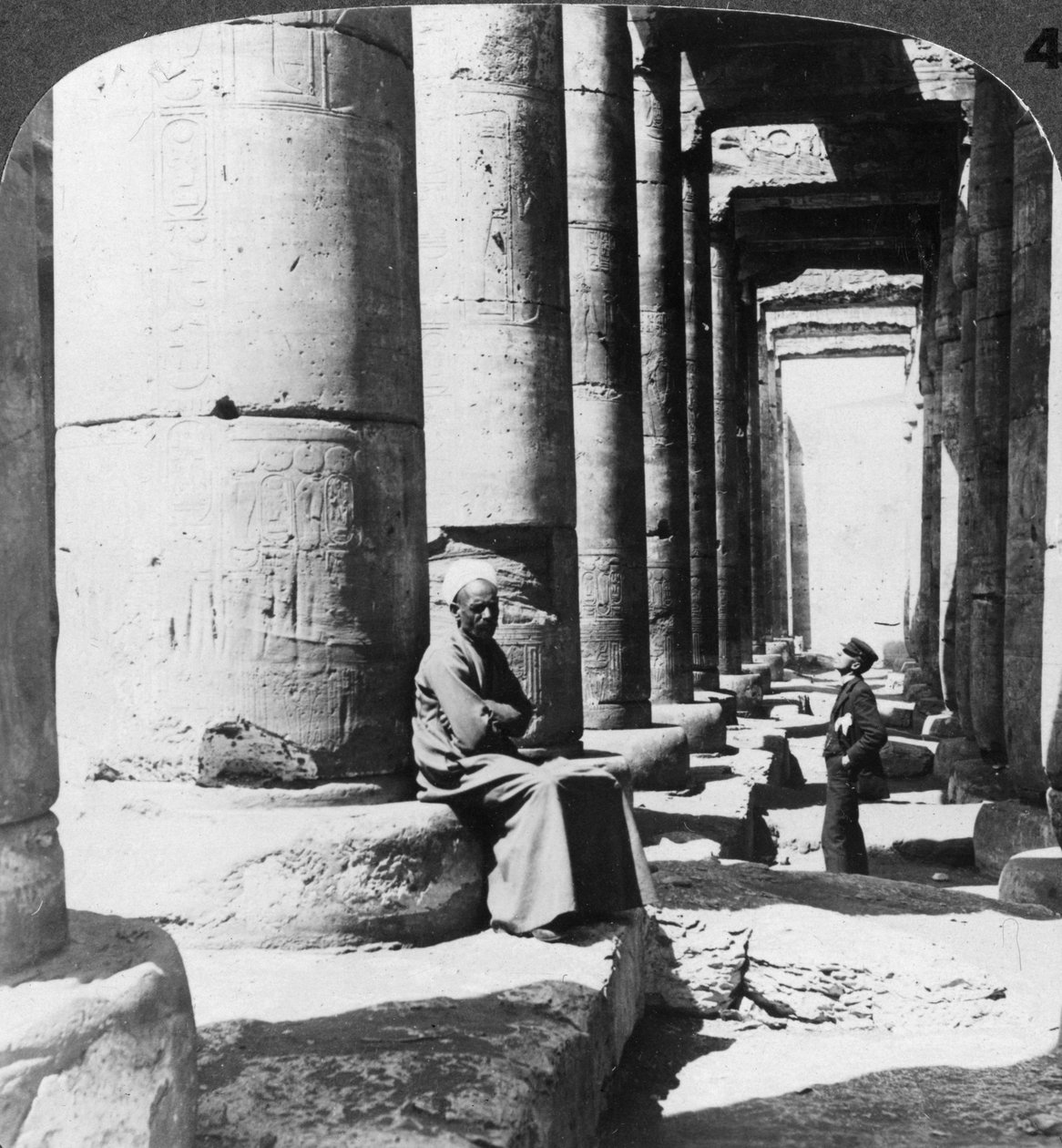 Kolumny wielkiej świątyni Setosa I, Abydos, Egipt, 1905. autorstwa Underwood and Underwood