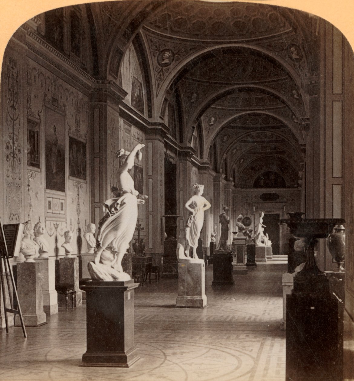 Galeria Rzeźby Współczesnej, W Ermitażu, Petersburg, Rosja, 1898. autorstwa Underwood and Underwood