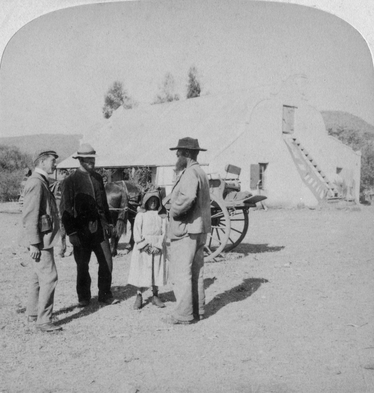 Przesłuchanie farmera burskiego w jego domu niedaleko Brandfort w RPA, wojna burska, 1901. autorstwa Underwood and Underwood