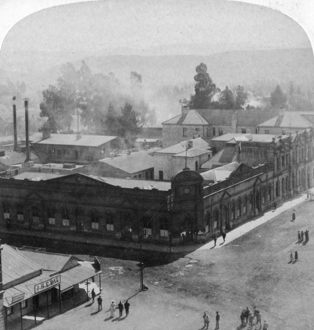 Patrząc na północny zachód do pasma Daspoort, Pretoria, RPA, 1901. autorstwa Underwood and Underwood