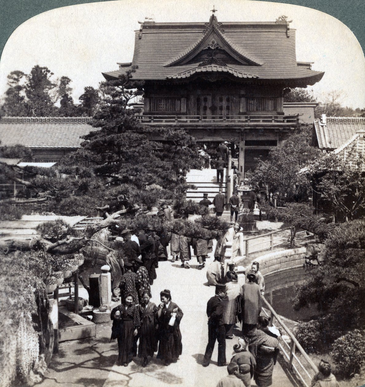Główna brama do świątyni Kameido, Tokio, Japonia, 1904 autorstwa Underwood and Underwood