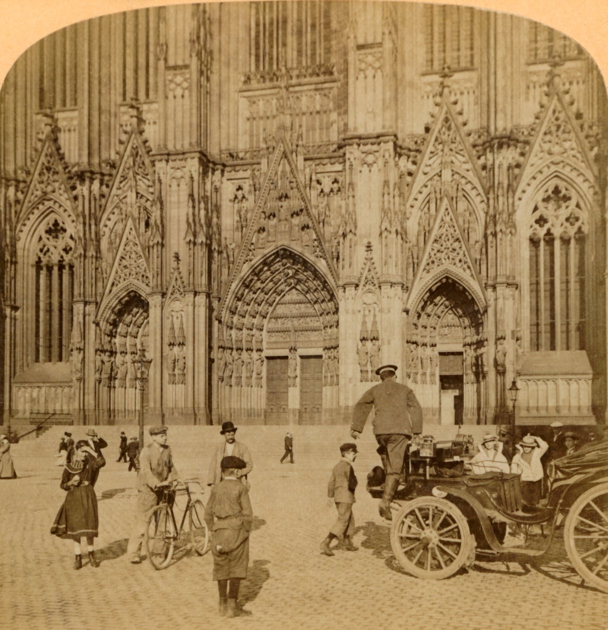 Portal główny i bogato zdobiona fasada, Katedra, Kolonia, Niemcy, 1902. autorstwa Underwood and Underwood