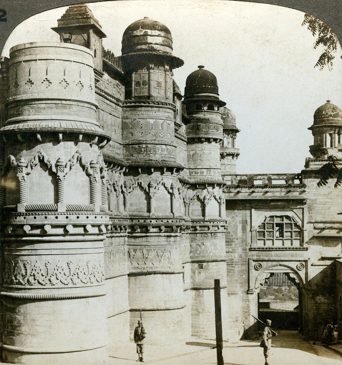 Pałac Man Singh, Gwalior, Madhya Pradesh, Indie, ok. 1900. autorstwa Underwood and Underwood
