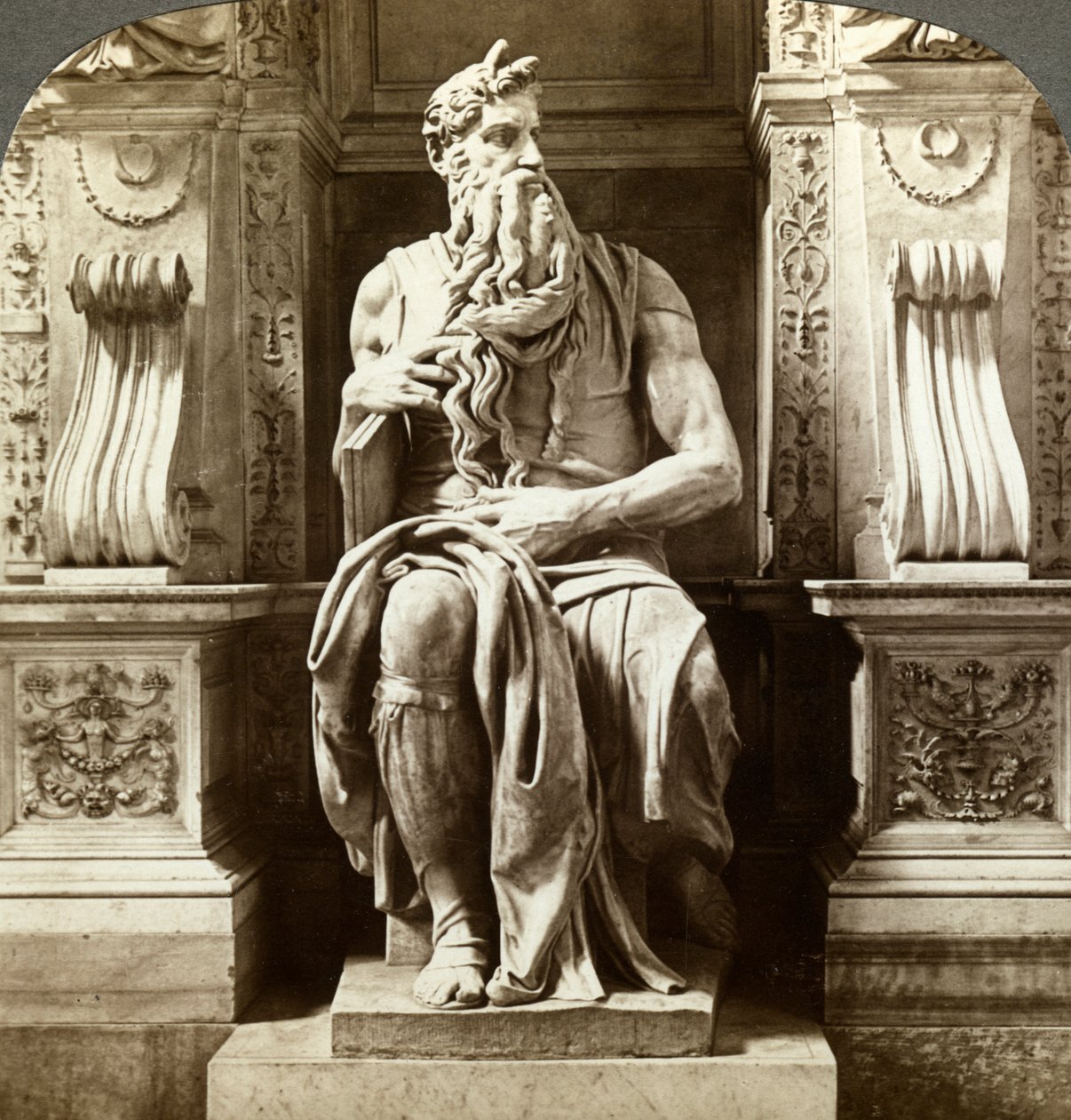 Posąg Mojżesza Michała Anioła, kościół San Pietro in Vincoli, Rzym, Włochy. autorstwa Underwood and Underwood