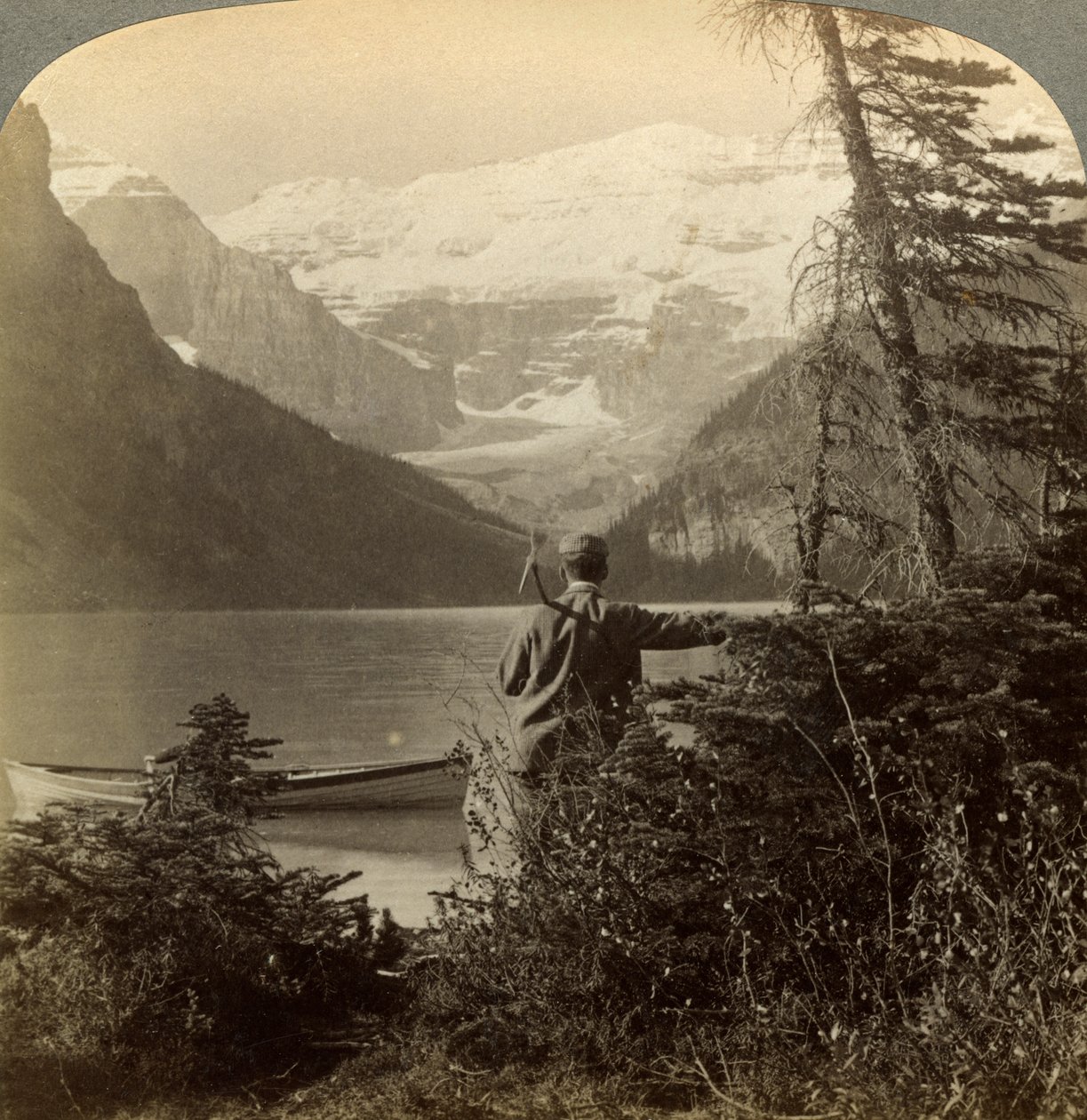 Mount Victoria, Góry Skaliste, Alberta, Kanada. autorstwa Underwood and Underwood