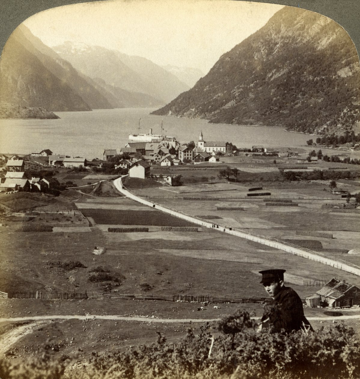 Odda, Hardangerfjord, Norwegia. autorstwa Underwood and Underwood
