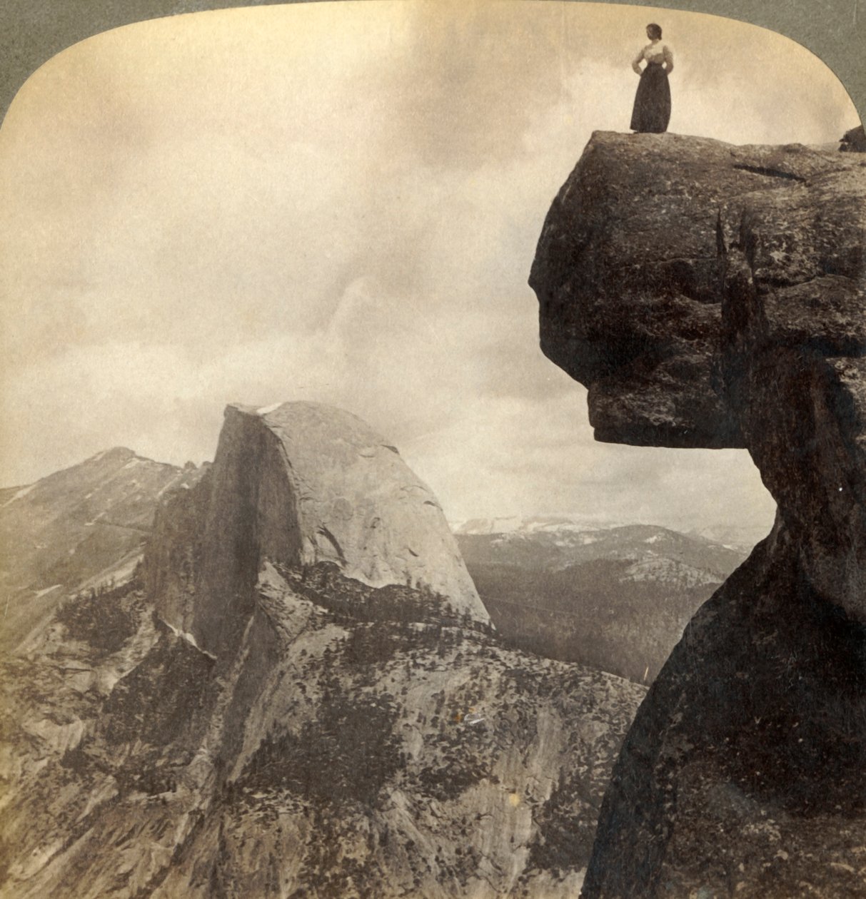Najwspanialsza sceneria z widokiem na naturę — z Glacier Point N.E. Dolina Yosemite, Kalifornia, 1902 r. autorstwa Underwood and Underwood