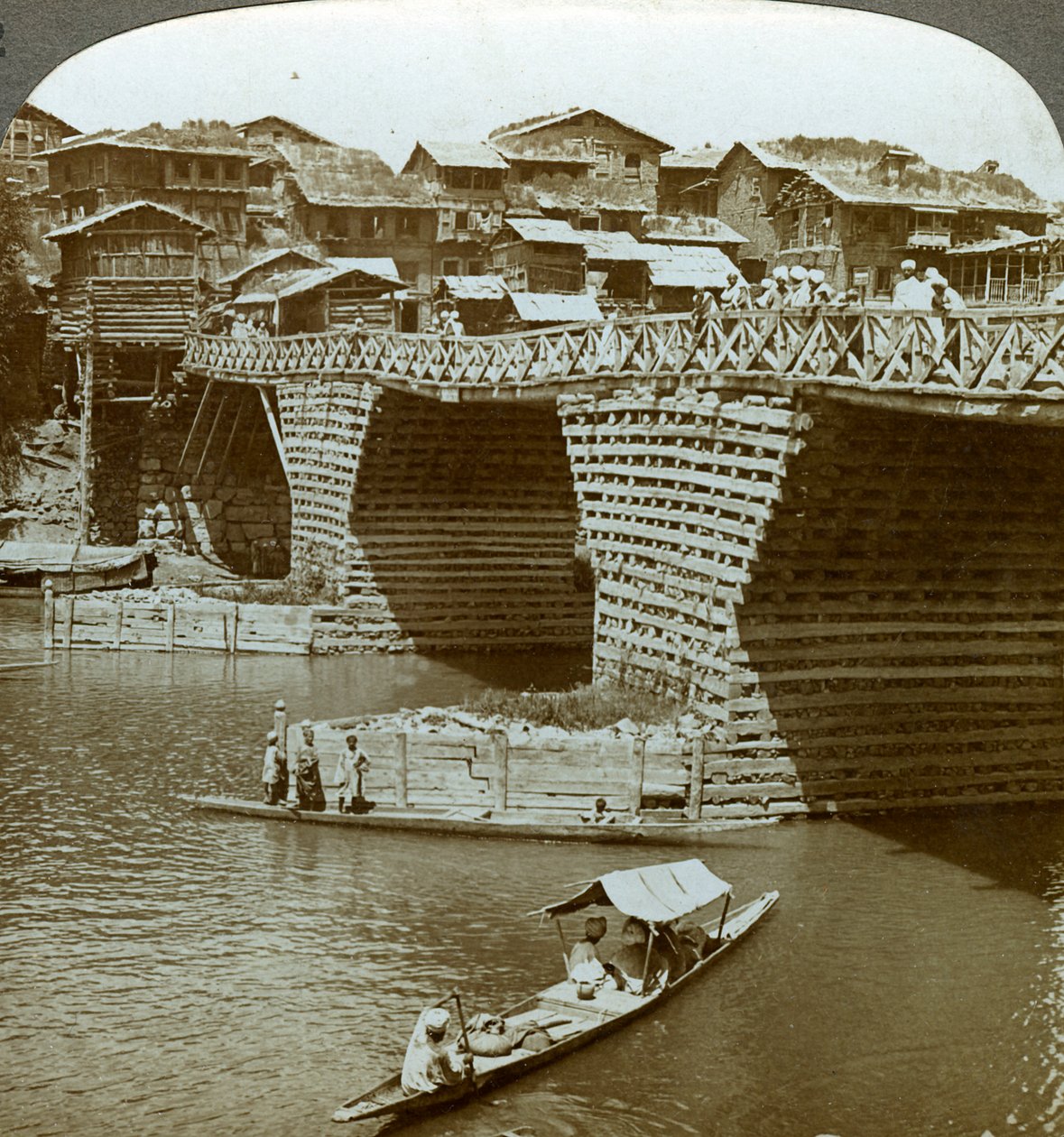 Osobliwy most i domy, Miasto Słońca, Kaszmir, Indie, ok. 1900. autorstwa Underwood and Underwood