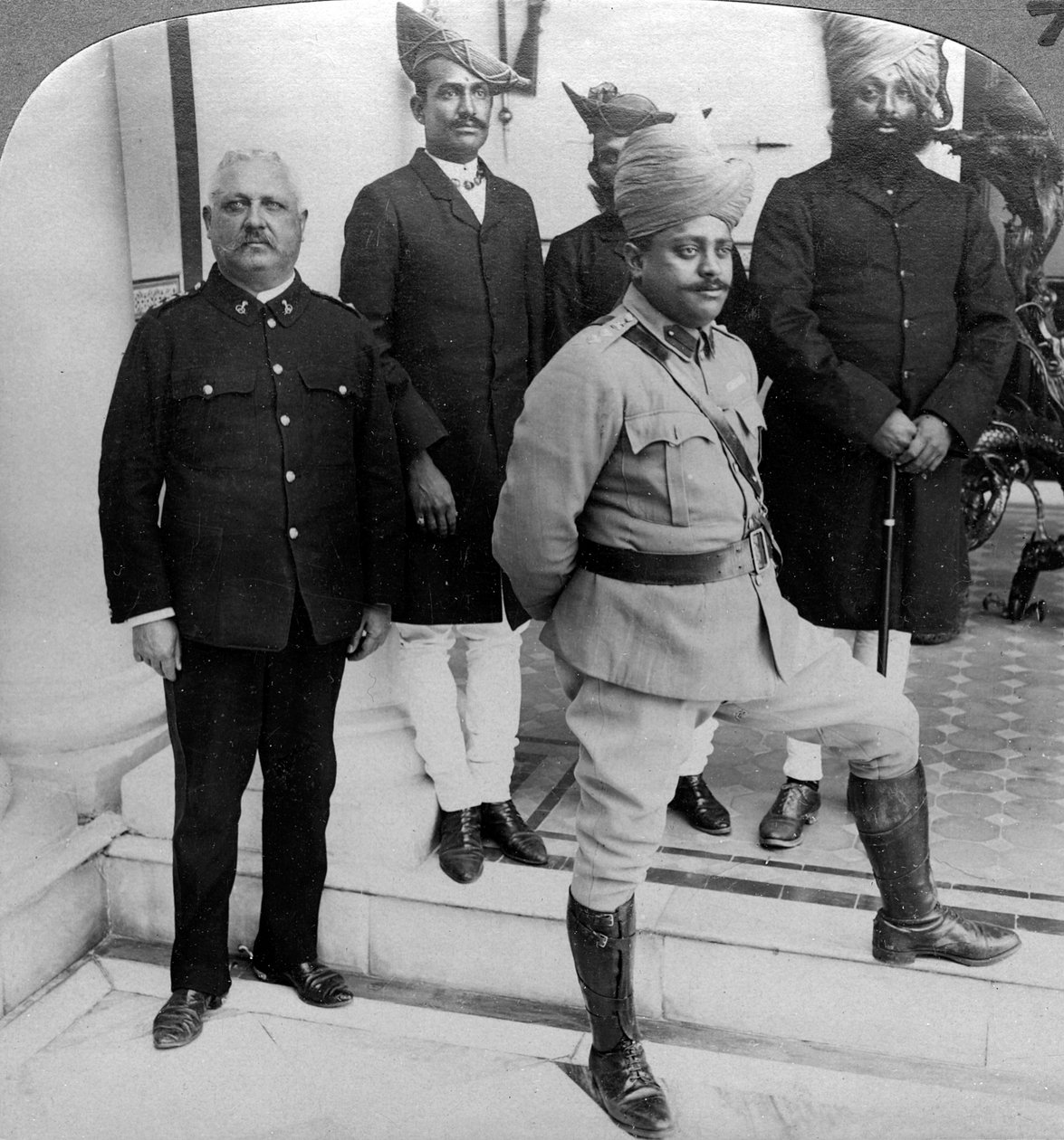 Maharadża Gwalior w domu, Madhya Pradesh, Indie, ok. 1900. autorstwa Underwood and Underwood