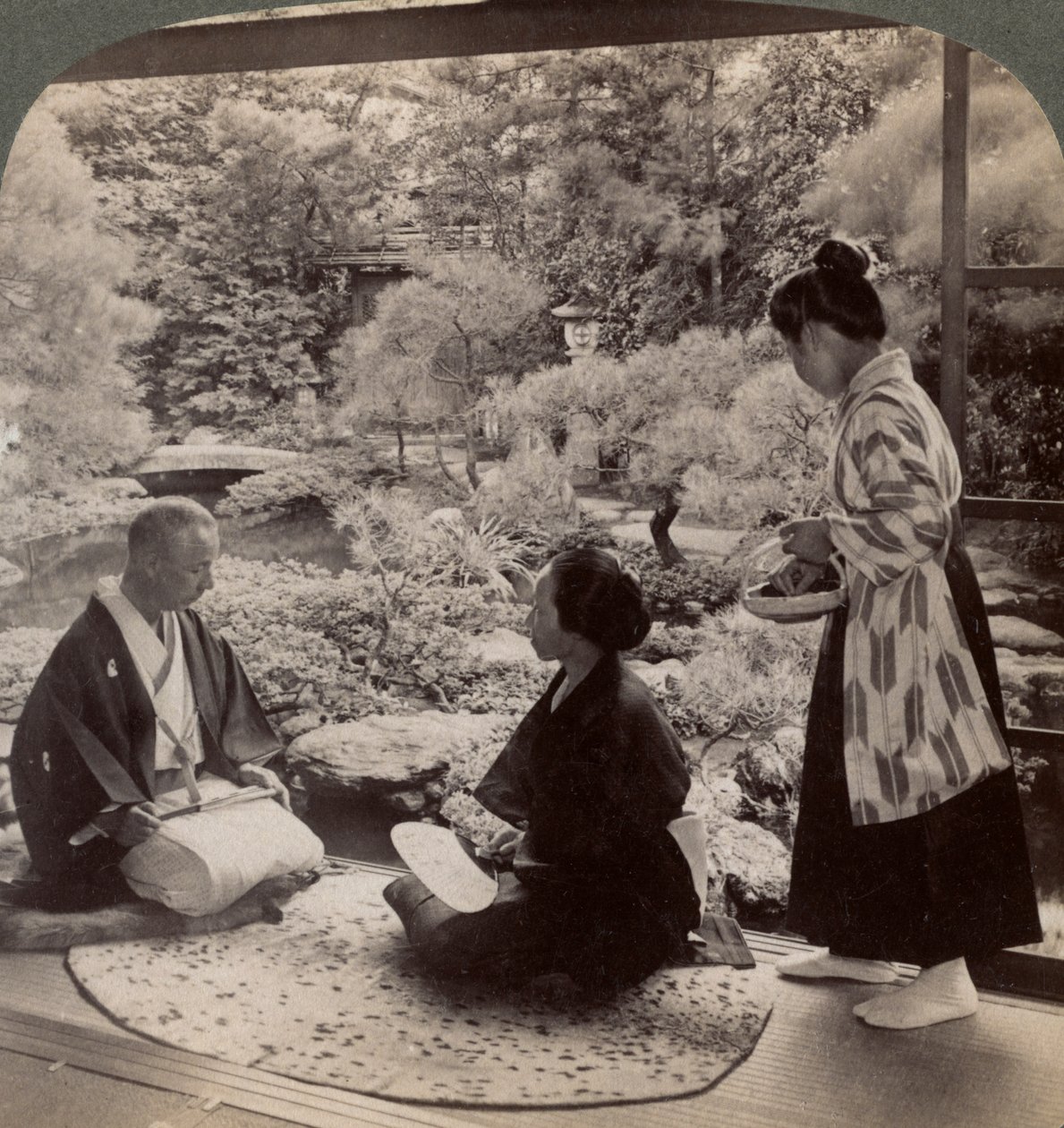 Ogrody domu pana Y Namikawy, lidera przemysłu artystycznego, Kioto, Japonia, 1904 autorstwa Underwood and Underwood