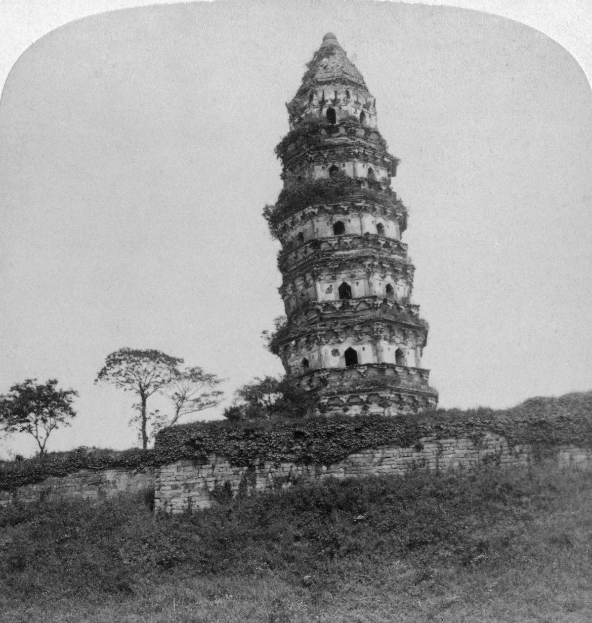 Pagoda Tiger Hill, Krzywa Wieża, Soo-Chow Suzhou, Chiny, 1900 autorstwa Underwood and Underwood