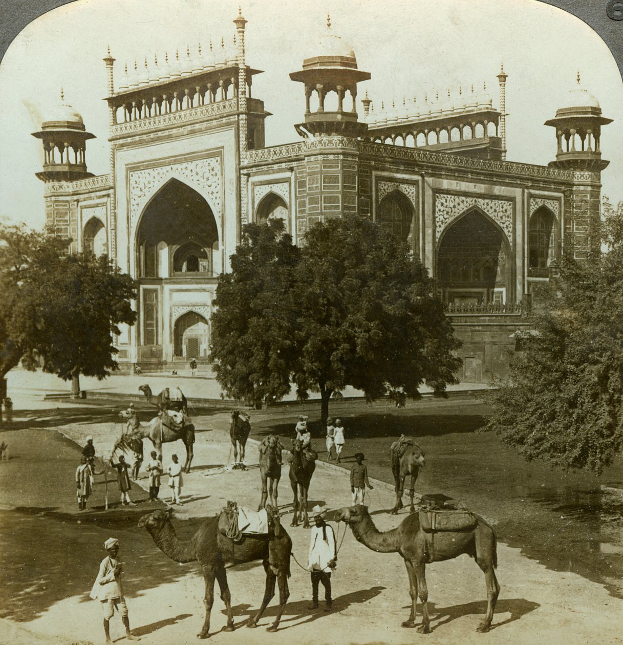 Grób Akbara, Sikandarah, Uttar Pradesh, Indie, ok. 1900. autorstwa Underwood and Underwood