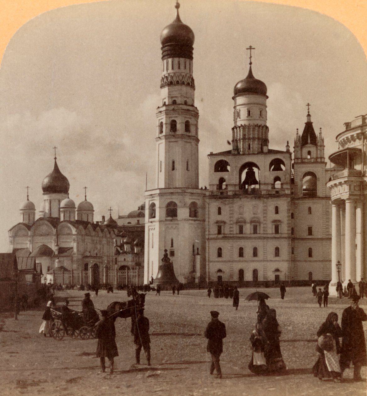 Wieża Iwana Wielkiego i Katedra Archanioła Michała, Kreml, Moskwa, Rosja, 1898. autorstwa Underwood and Underwood