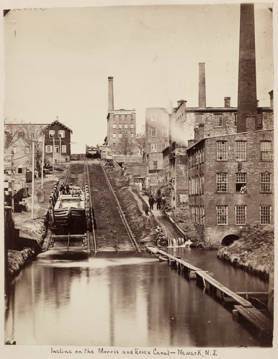 Nachylenie na Morris and Essex Canal, Newark, New Jersey, c. 1870. autorstwa Unidentified Photographer.