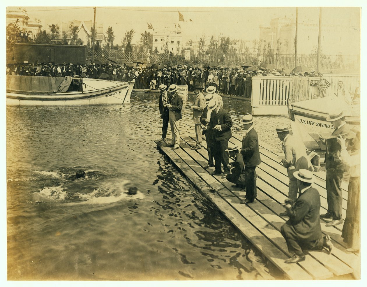 Igrzyska Olimpijskie 1904 – Finisz zawodów w pływaniu na 220 jardów autorstwa Unknown