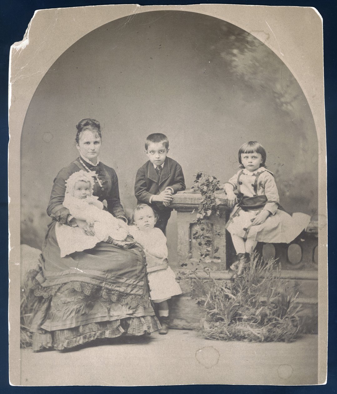 Kate Chopin z synami Fryderykiem, Jerzym, Jeanem i Oscarem. autorstwa Unknown
