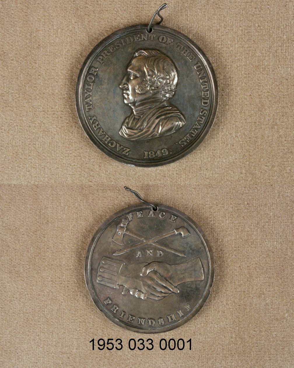 Srebrny medal pokojowy/awers ma popiersie Zachary