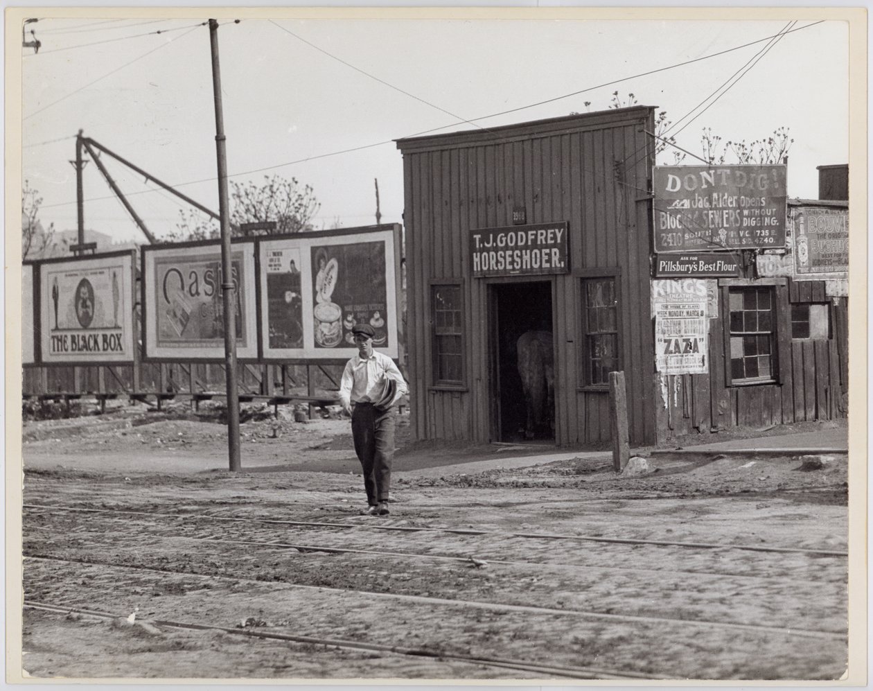 T. J. Godfrey Horseshoer, 3968 Chouteau autorstwa Unknown