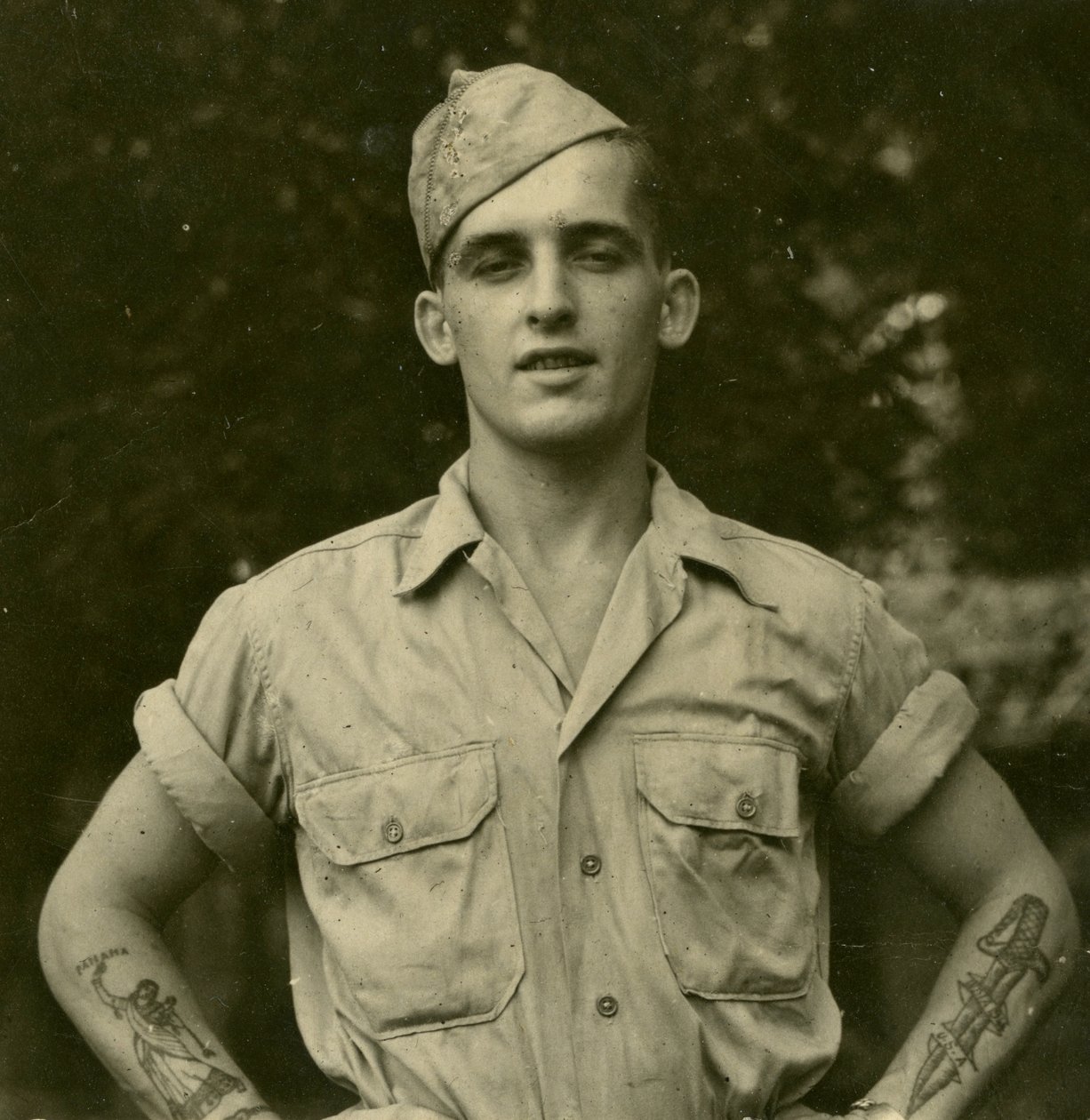 Wytatuowany amerykański żołnierz, ok. 1941 r. autorstwa Unknown