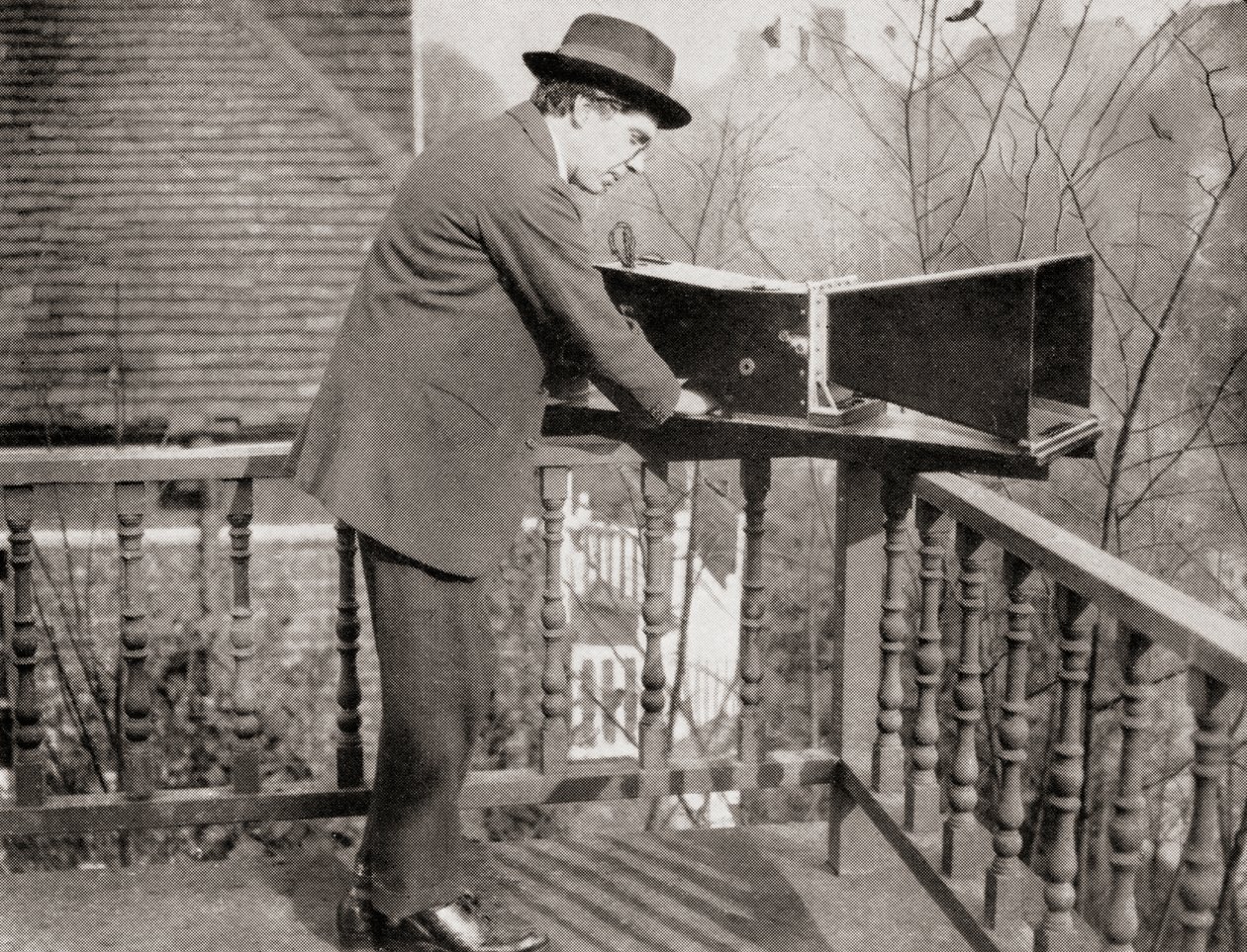 Archibald Montgomery Low z audiometrem, od Master Minds of Modern Science, opublikowane w 1930 r. autorstwa Unknown