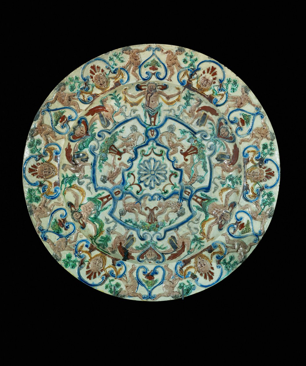 Fajansowy talerz ozdobiony groteskowymi ornamentami ... autorstwa Unknown artist