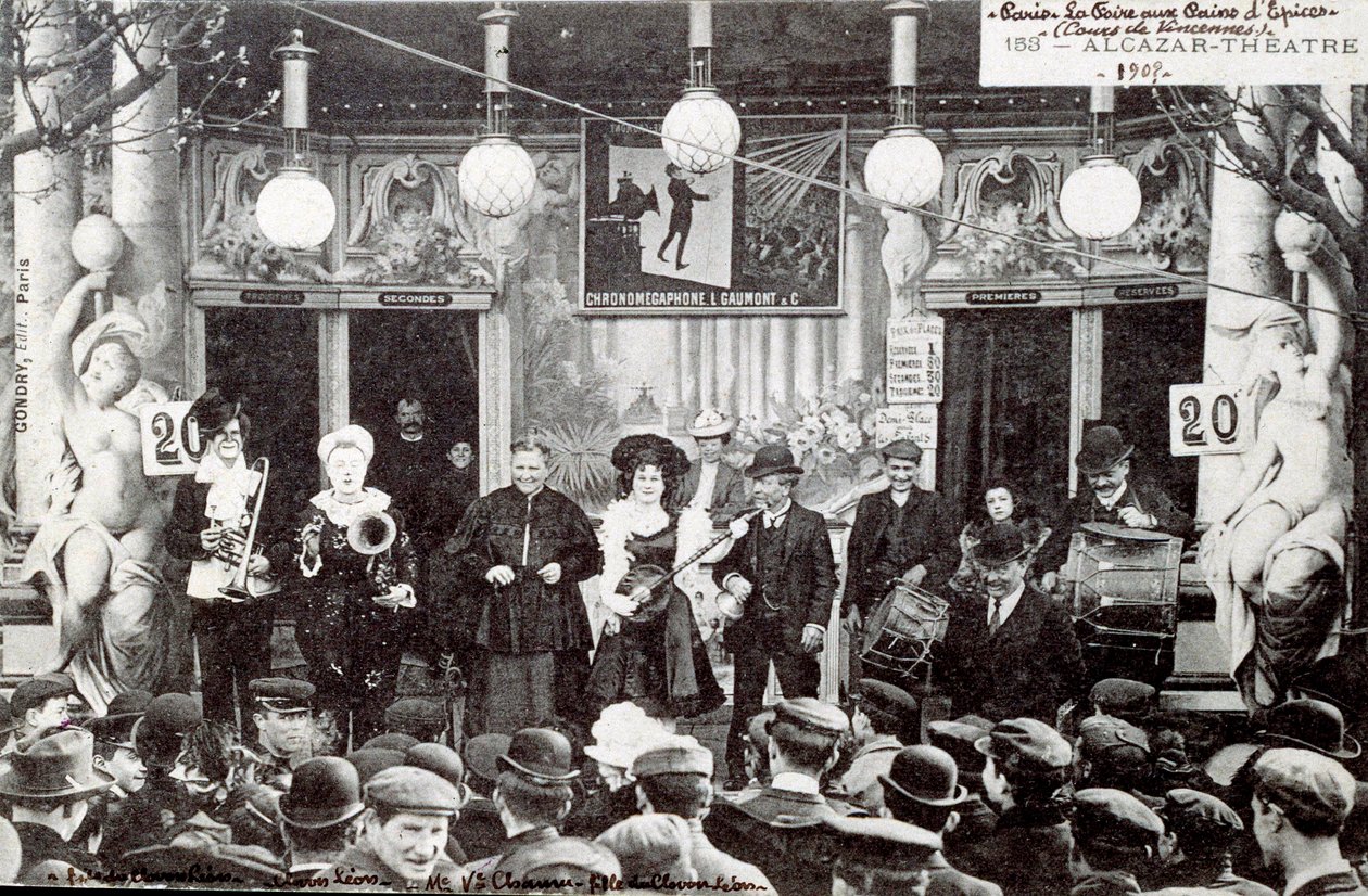 Pokaz muzyczny na jarmarku piernikowym przed budynkiem teatru Alcazar autorstwa Unknown Artist