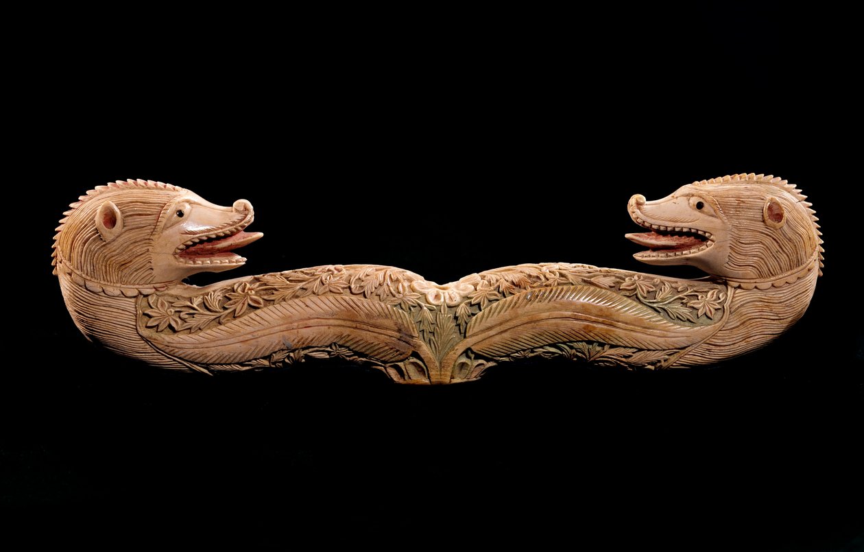 Sztuka orientalna: tau de houlette (koniec laski pasterskiej) z głowami zwierząt z kości słoniowej. XV-wieczny Paryż, muzeum ormiańskie autorstwa Unknown artist