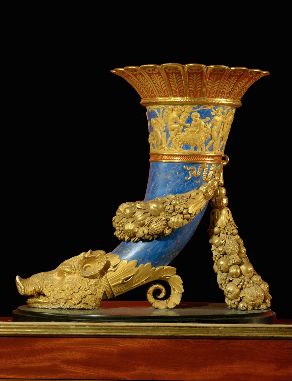 Wazon Rhyton, znany jako "antyczne rożki" z Olympic ... autorstwa Unknown artist