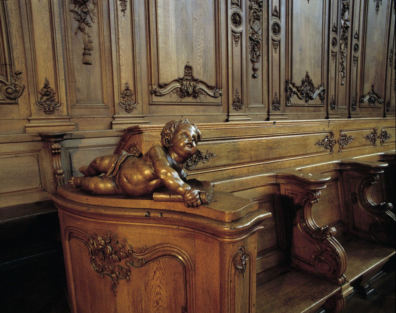 Architektura barokowa: drewniany stragan przedstawiający anioła, atrybut ewangelisty św. Mateusza. Chór (XVIII w.) kościoła św. Widok wewnętrzny. Marmoutier, Bas Rhin (67). autorstwa Unknown artist