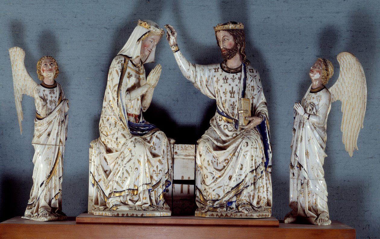 Koronacja Matki Boskiej w koronie królewskiej koronuje Dziewicę. Dwaj aniołowie są świadkami. Rzeźbiona grupa z kości słoniowej. Paryż z końca XIII wieku, Luwr autorstwa Unknown artist