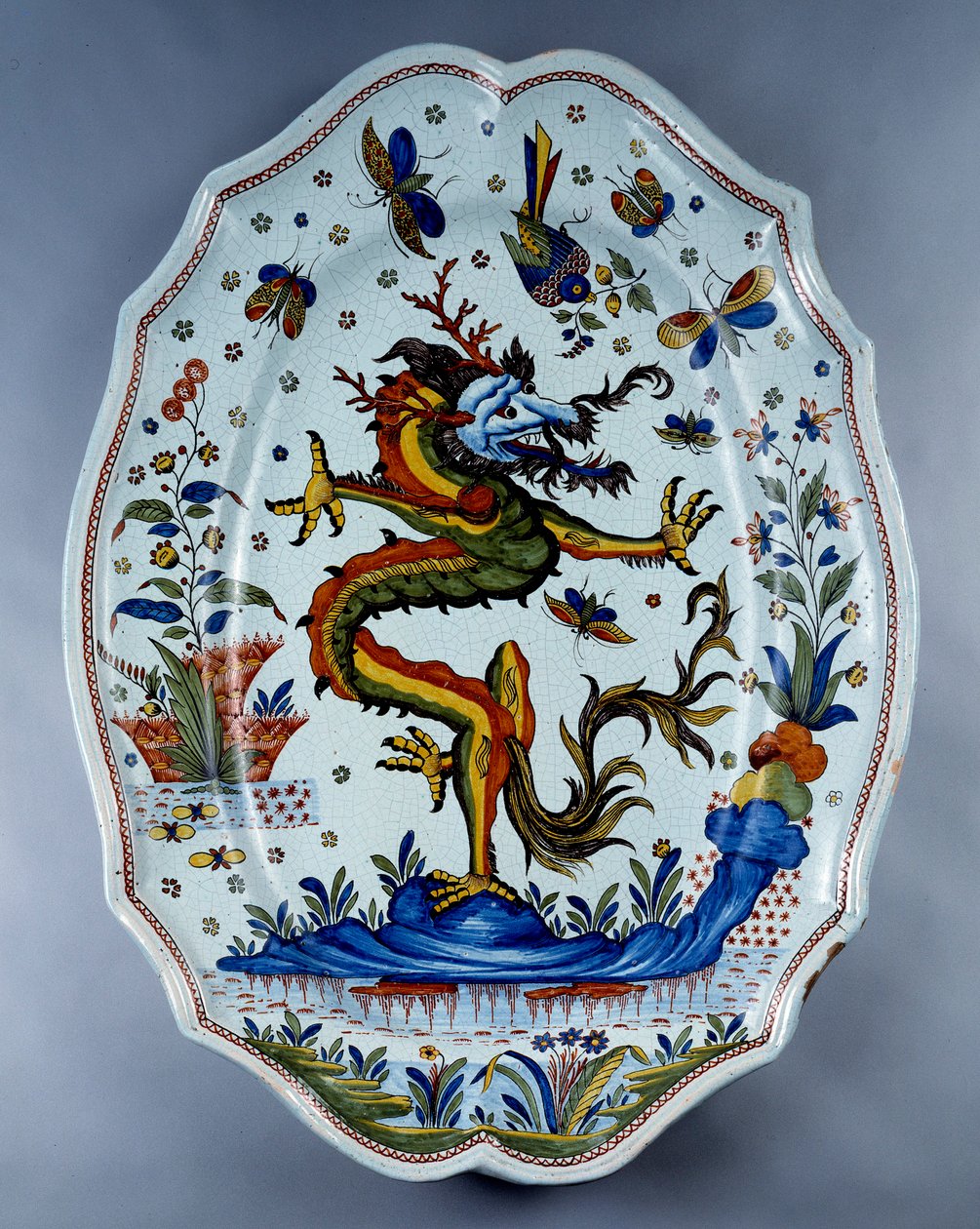 Naczynie fajansowe ozdobione smokiem. Sevres z XVIII wieku. autorstwa Unknown artist