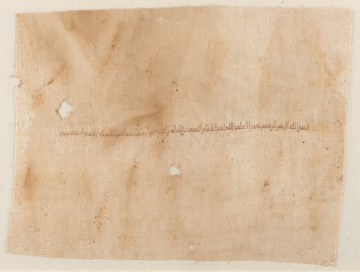 Fragment szaty z wyhaftowanym napisem autorstwa Unknown artist