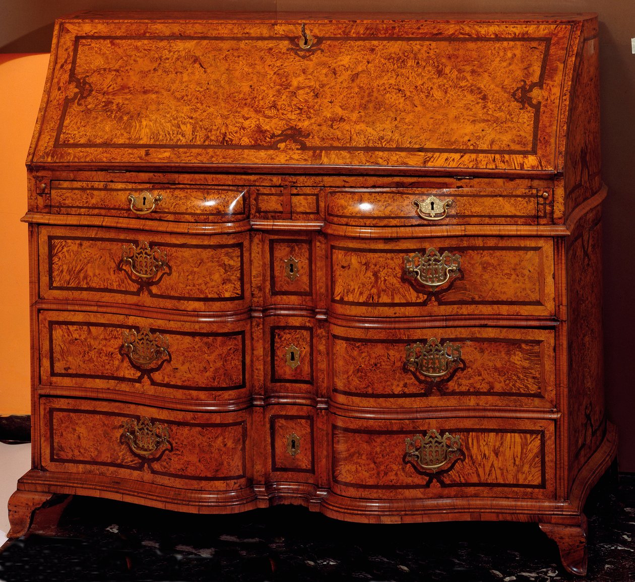 Meble: biurko z drewna cedrowego. 1734-1740 ok. Ciemny. 111x127x61 cm Kolekcja prywatna autorstwa Unknown artist