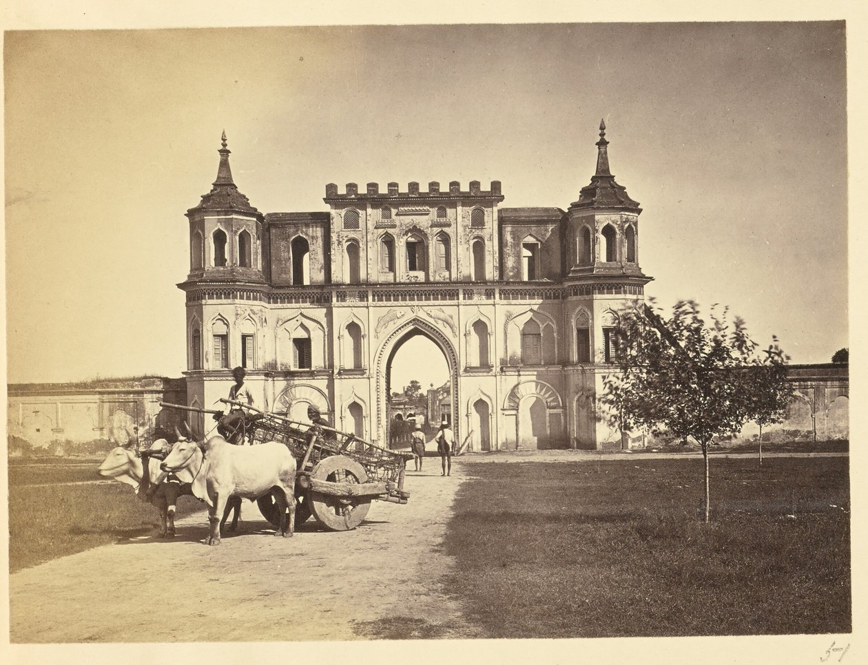 [Brama do Moti Mahal, Lucknow]. autorstwa Unknown artist