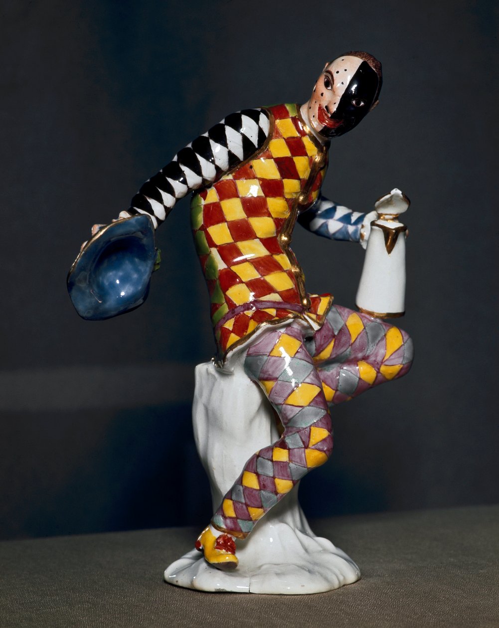 Posąg Arlekina - Porcelana autorstwa Unknown artist