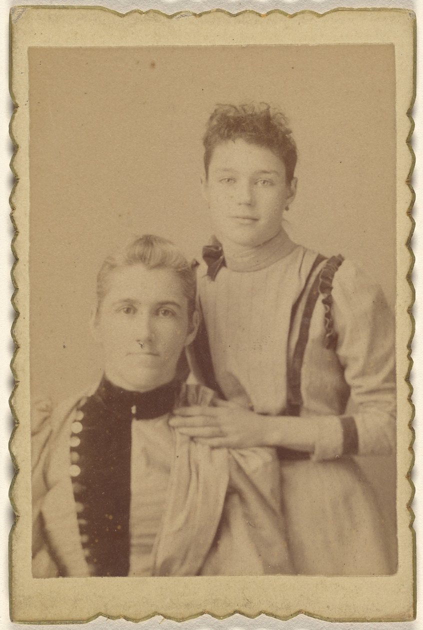[Matka siedzi, córka stoi] autorstwa Unknown artist