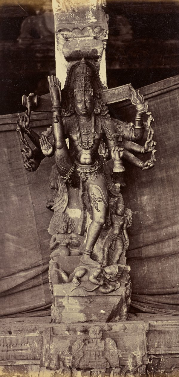 Filar i figura wycięte z jednego kamienia. Coimbatore autorstwa Unknown artist