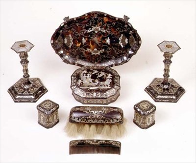 Zestaw toaletki z szylkretu Piqué, ok. 1740 (szylkret i metal) autorstwa Unknown artist