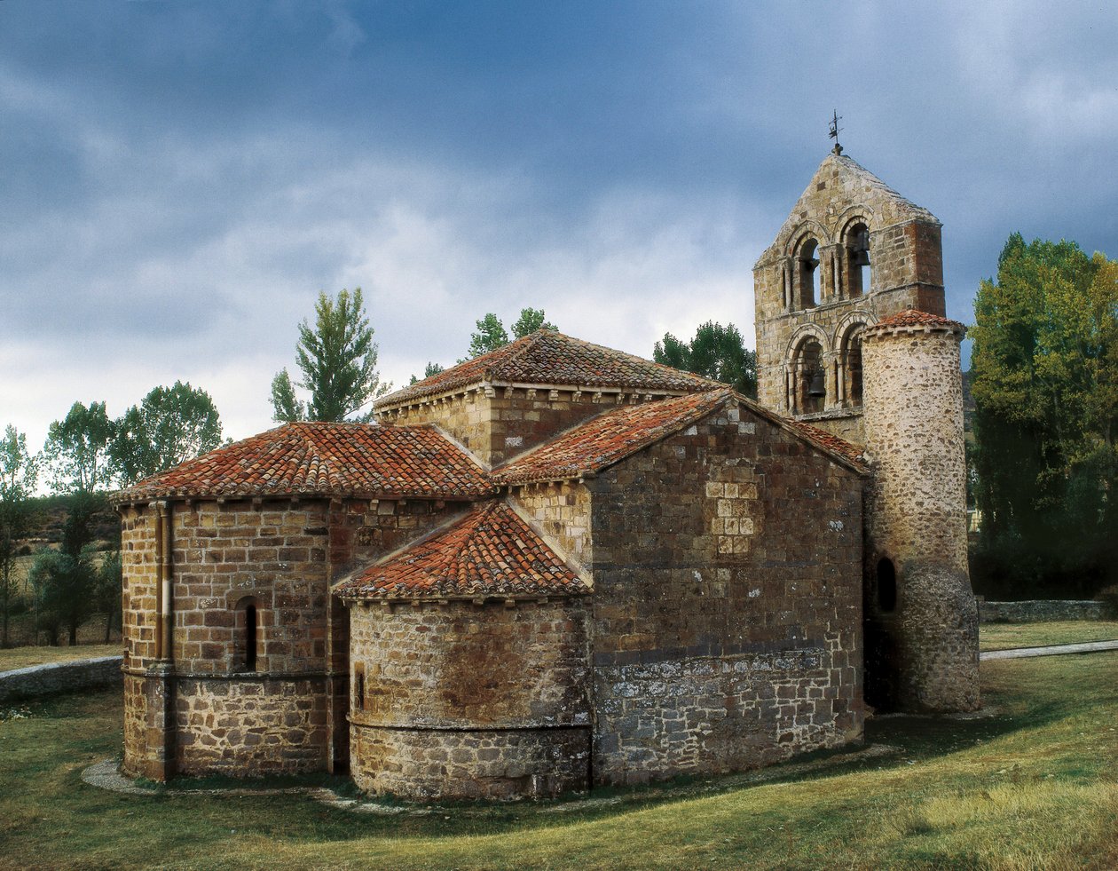 Sztuka romańska: widok kościoła San Salvador de Cantamuda, Hiszpania autorstwa Unknown artist