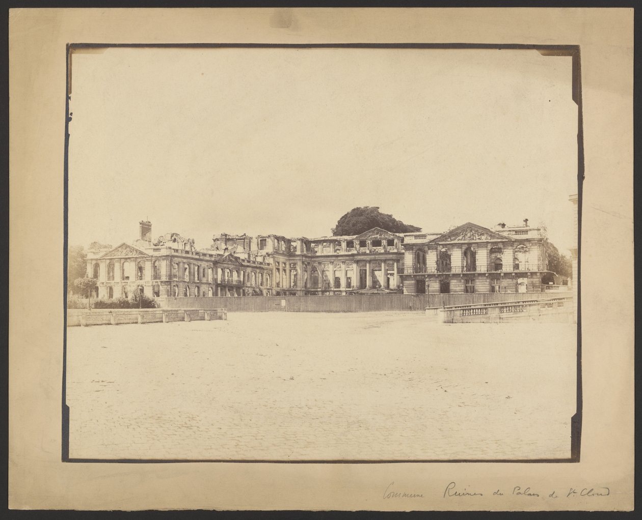 [Ruiny zamku Saint-Cloud] autorstwa Unknown artist